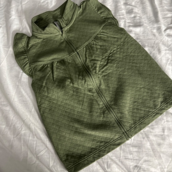 Vest - Picture 2 of 4